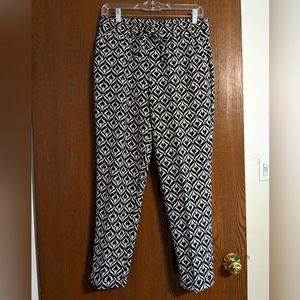 New York & Company Black and white Pattern Pull On cropped Pants